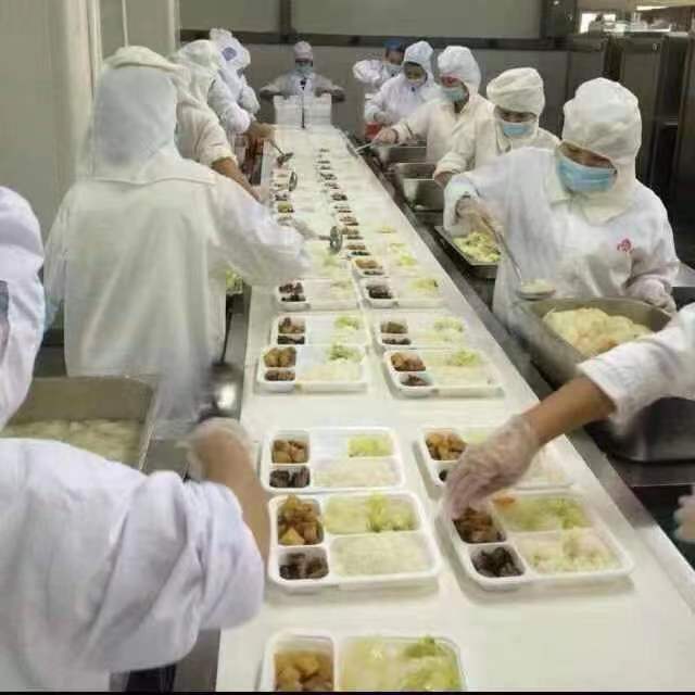 中央厨房团餐配送车辆调度与保温箱设计